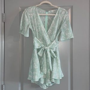 Like New Fashion Nova Mint Green Romper in size Medium